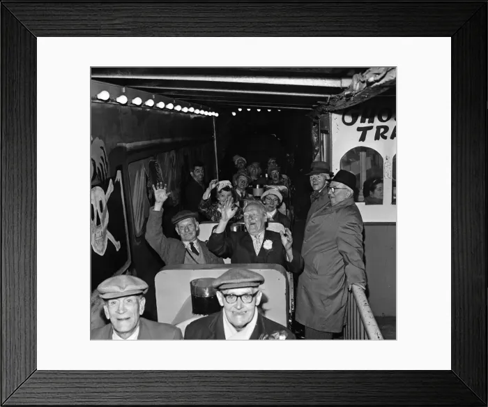 Framed Print : Pensioners enjoy a day out at New Brighton, the League of Welldoers act as hosts