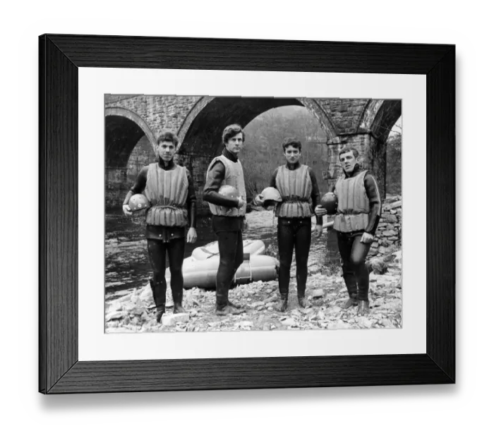 Framed Print : British Army Headless Valley expedition team. Pictured left to right, Corporal Skibinski