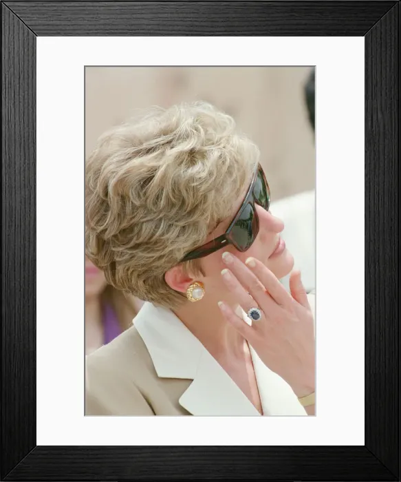 Framed Print : HRH The Princess of Wales, Princess Diana, in Egypt. Pictured during a visit to