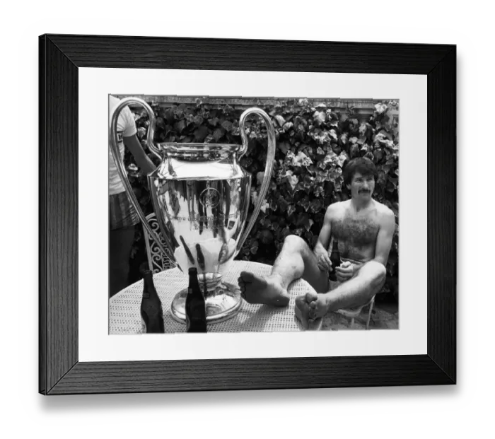 Framed Print : Liverpool footballer Tonny Smith enjoys a bottle of beer as he sits with the famous Framed Print : Liverpool footballer Tonny Smith enjoys a bottle of beer as he sits with the famous