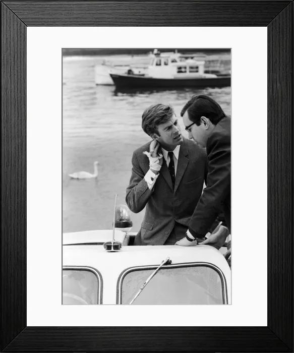 Framed Print : Sir Ranulph Twisleton-Wykeham-Fiennes, leader of a six man hovercraft expedition to Framed Print : Sir Ranulph Twisleton-Wykeham-Fiennes, leader of a six man hovercraft expedition to