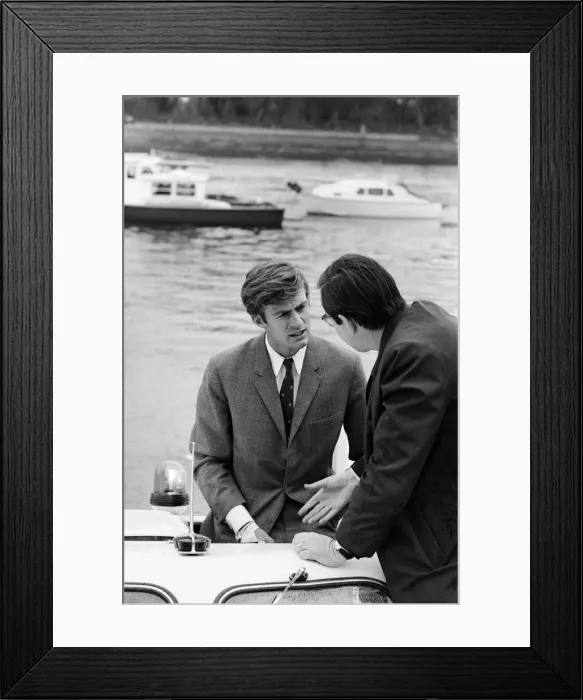 Framed Print : Sir Ranulph Twisleton-Wykeham-Fiennes, leader of a six man hovercraft expedition to Framed Print : Sir Ranulph Twisleton-Wykeham-Fiennes, leader of a six man hovercraft expedition to