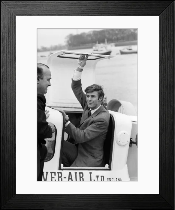 Framed Print : Sir Ranulph Twisleton-Wykeham-Fiennes, leader of a six man hovercraft expedition to Framed Print : Sir Ranulph Twisleton-Wykeham-Fiennes, leader of a six man hovercraft expedition to