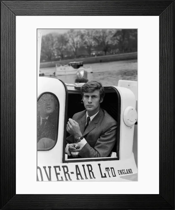 Framed Print : Sir Ranulph Twisleton-Wykeham-Fiennes, leader of a six man hovercraft expedition to Framed Print : Sir Ranulph Twisleton-Wykeham-Fiennes, leader of a six man hovercraft expedition to