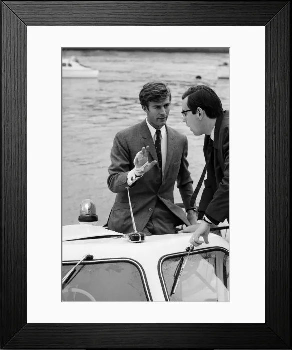 Framed Print : Sir Ranulph Twisleton-Wykeham-Fiennes, leader of a six man hovercraft expedition to Framed Print : Sir Ranulph Twisleton-Wykeham-Fiennes, leader of a six man hovercraft expedition to