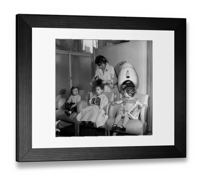Framed Print : In connection with National Hairdressing and Beauty Week a Liverpool hairdresser