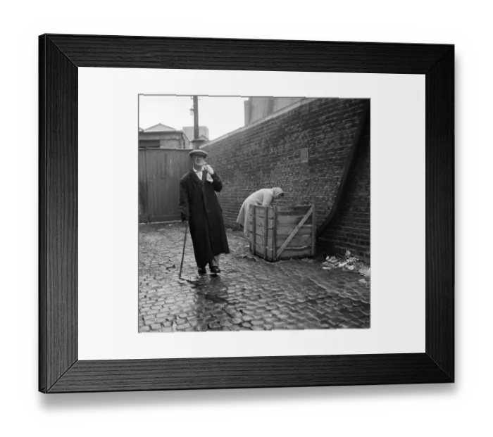 Framed Print : OAPs collecting firewood outside a furniture factory in Denmark Hill, London