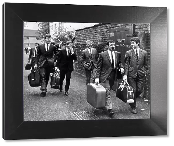 Everton football team off to Wembley. The 1968 FA Cup Final was contested by West