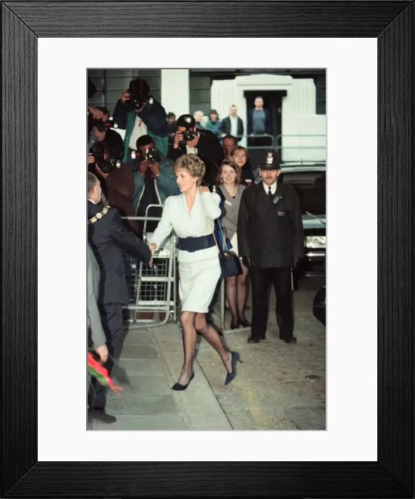 Framed Print : HRH The Princess of Wales, Princess Diana, visits The Mortimer Market Centre Framed Print : HRH The Princess of Wales, Princess Diana, visits The Mortimer Market Centre