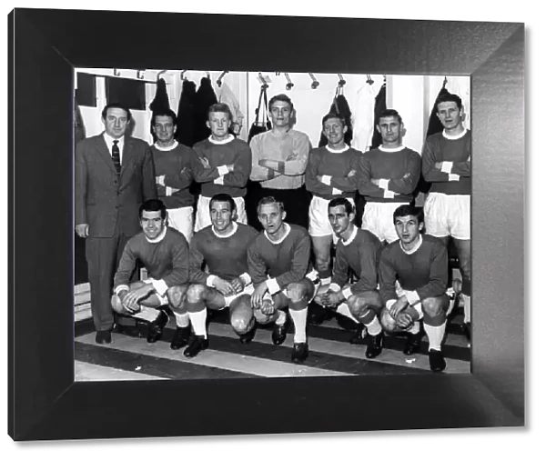 Everton football team players with manager Harry Catterick. 13th September 1963