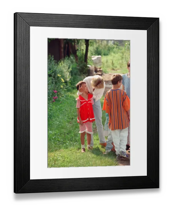 Framed Print : Diana, Princess of Wales makes a three day visit to Bosnia - Herzegovina as part of her
