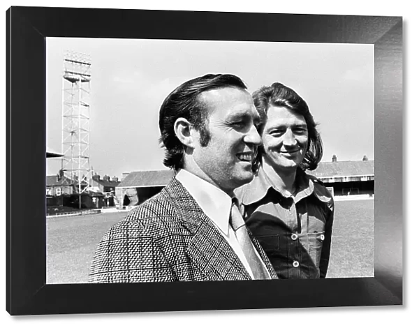 Frank Worthington at Filbert Street with his new manager Jimmy Bloomfield after signing