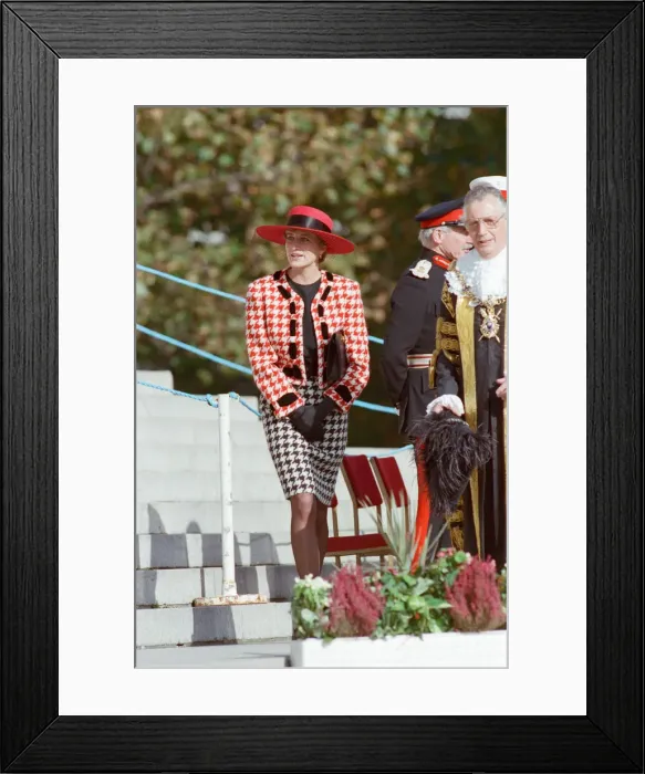 Framed Print : HRH The Princess of Wales, Princess Diana, visits Portsmouth to receive The Freedom of Framed Print : HRH The Princess of Wales, Princess Diana, visits Portsmouth to receive The Freedom of