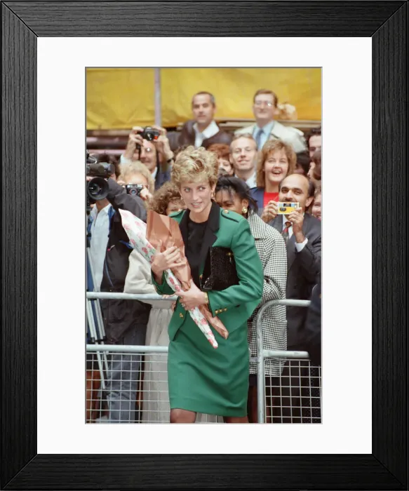 Framed Print : HRH The Princess of Wales, Princess Diana, arrives at the Leather Sellers Hall in London Framed Print : HRH The Princess of Wales, Princess Diana, arrives at the Leather Sellers Hall in London