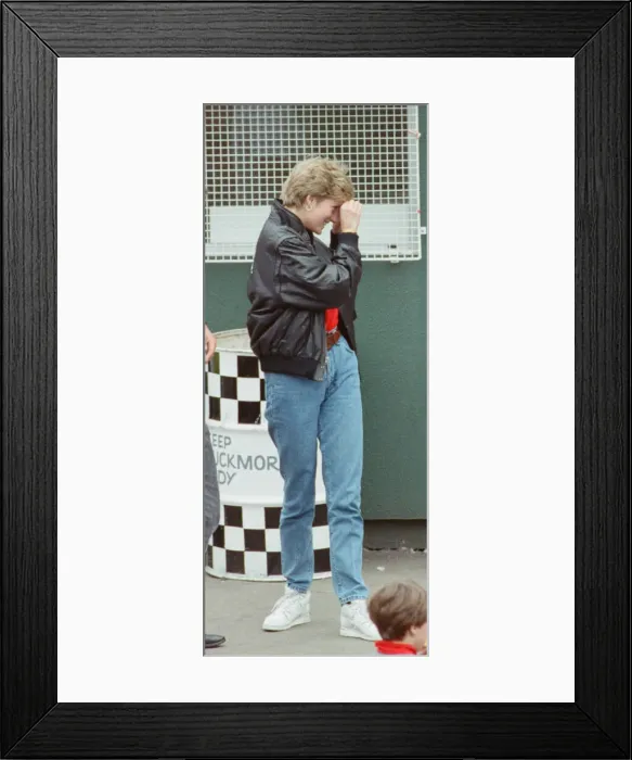 Framed Print : HRH The Princess of Wales, Princess Diana, takes her sons Prince William and Prince Harry Framed Print : HRH The Princess of Wales, Princess Diana, takes her sons Prince William and Prince Harry