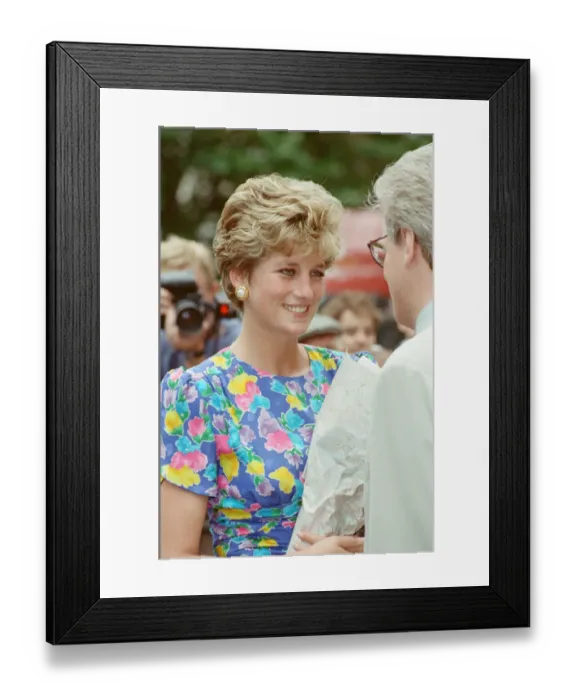 Framed Print : HRH The Princess of Wales, Princess Diana, visits The Lighthouse project for AIDS victims Framed Print : HRH The Princess of Wales, Princess Diana, visits The Lighthouse project for AIDS victims