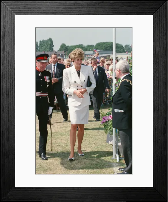Framed Print : HRH The Princess of Wales, Princess Diana, during her visit to Manchester, England Framed Print : HRH The Princess of Wales, Princess Diana, during her visit to Manchester, England