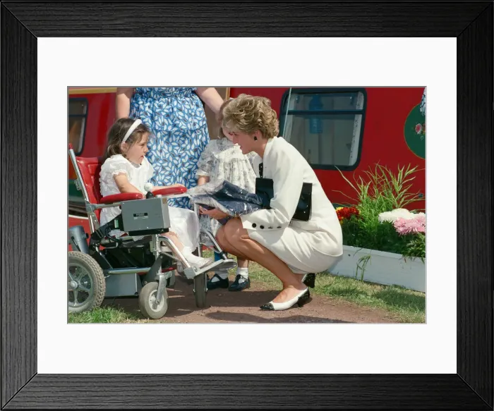 Framed Print : HRH The Princess of Wales, Princess Diana, during her visit to Manchester, England Framed Print : HRH The Princess of Wales, Princess Diana, during her visit to Manchester, England