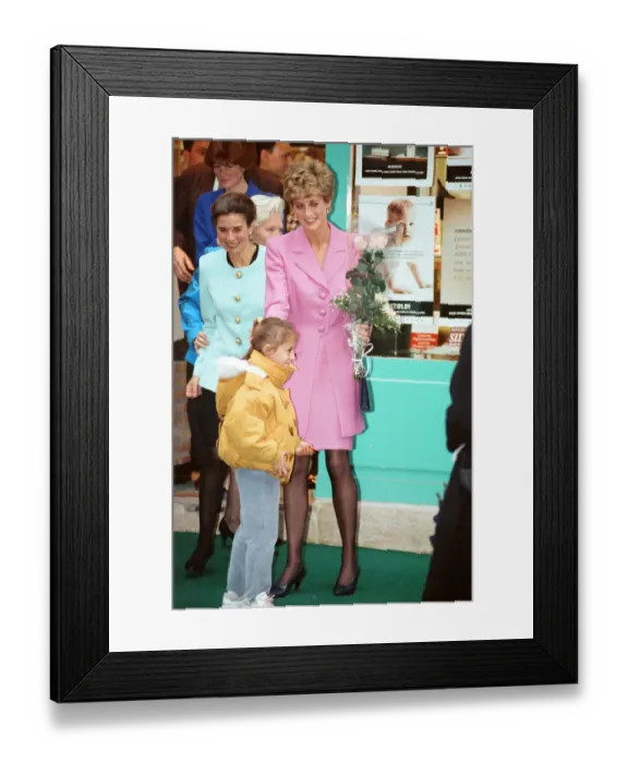 Framed Print : HRH The Princess of Wales, Princess Diana, in Paris, France Framed Print : HRH The Princess of Wales, Princess Diana, in Paris, France