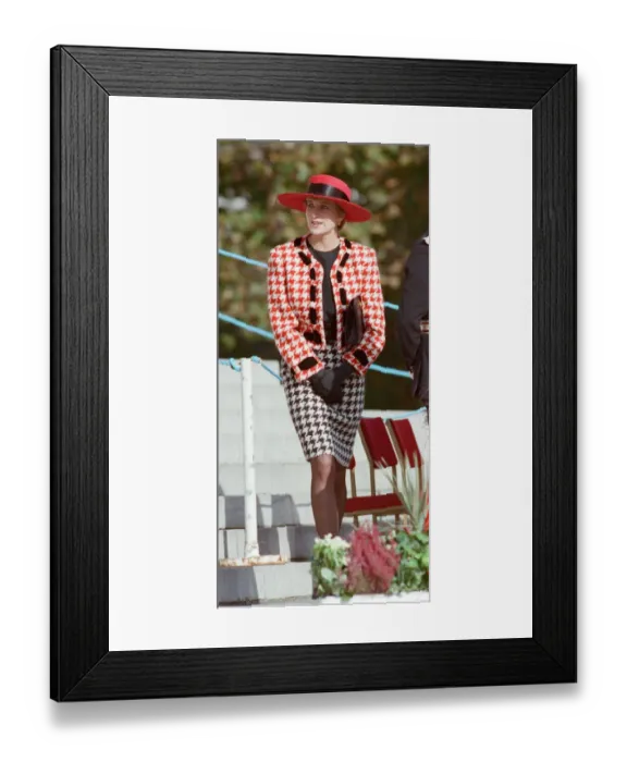 Framed Print : HRH The Princess of Wales, Princess Diana, visits Portsmouth to receive The Freedom of Framed Print : HRH The Princess of Wales, Princess Diana, visits Portsmouth to receive The Freedom of