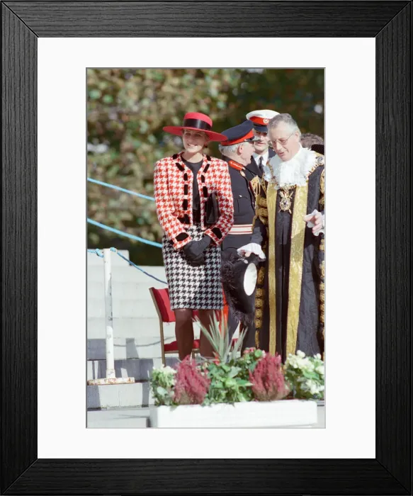 Framed Print : HRH The Princess of Wales, Princess Diana, visits Portsmouth to receive The Freedom of Framed Print : HRH The Princess of Wales, Princess Diana, visits Portsmouth to receive The Freedom of