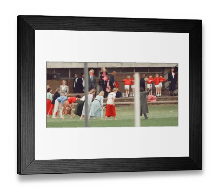 Framed Print : Princess Diana runs in her sons William and Harrys School Sports Day Framed Print : Princess Diana runs in her sons William and Harrys School Sports Day