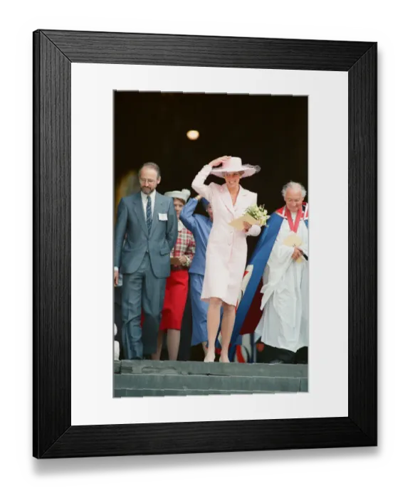 Framed Print : HRH The Princess of Wales, Princess Diana, leaves St Paul
