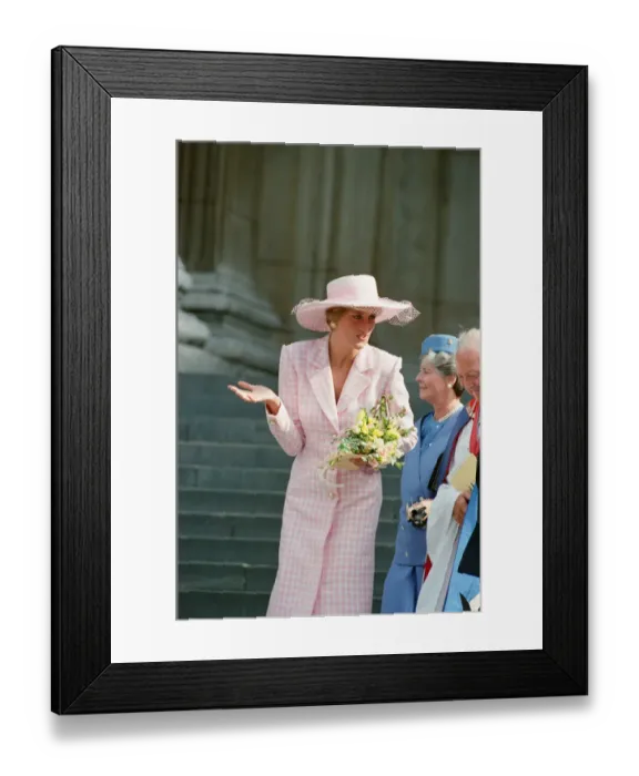 Framed Print : HRH The Princess of Wales, Princess Diana, leaves St Paul Framed Print : HRH The Princess of Wales, Princess Diana, leaves St Paul