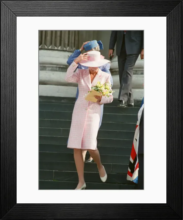 Framed Print : HRH The Princess of Wales, Princess Diana, leaves St Paul Framed Print : HRH The Princess of Wales, Princess Diana, leaves St Paul