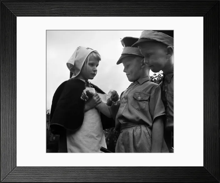 Framed Print : David Kilgour, aged 8, who wants to be a soldier seen at his home in Mochdre, Colwyn Bay Framed Print : David Kilgour, aged 8, who wants to be a soldier seen at his home in Mochdre, Colwyn Bay