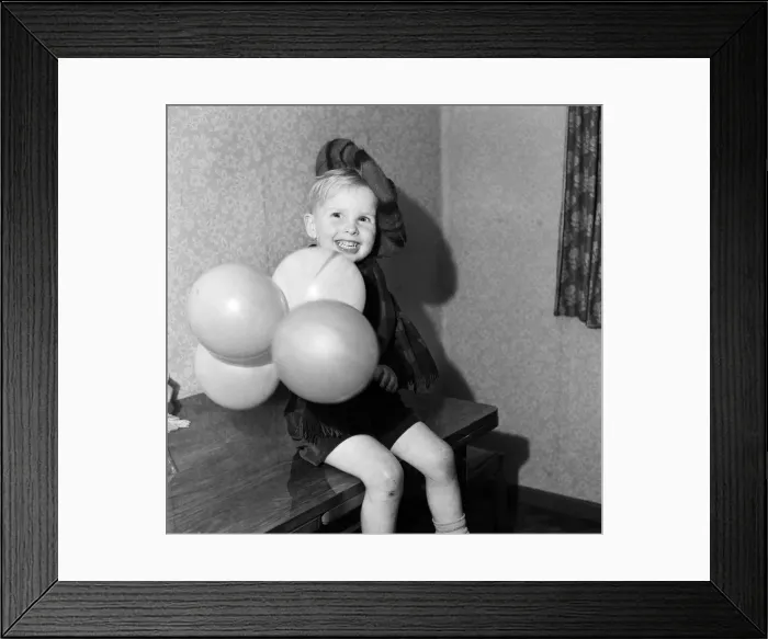 Framed Print : All dressed up in his Royal Stewart Tam O Shanter hat Framed Print : All dressed up in his Royal Stewart Tam O Shanter hat
