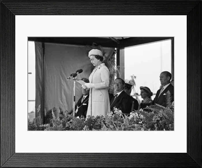 Framed Print : The visit to Liverpool of Her Majesty Queen Elizabeth II and Prince Philip Framed Print : The visit to Liverpool of Her Majesty Queen Elizabeth II and Prince Philip