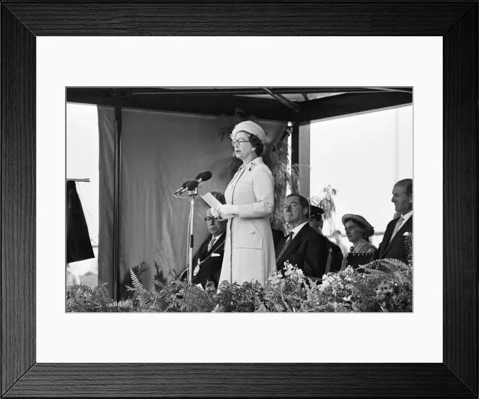 Framed Print : The visit to Liverpool of Her Majesty Queen Elizabeth II and Prince Philip