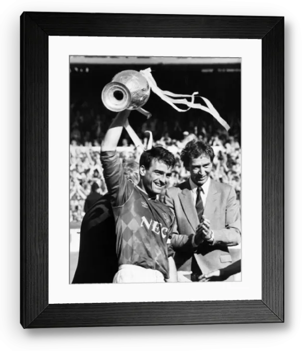 Framed Print : English League Division One match at Goodison Park. Everton 1 v Tottenham Hotspur 0 Framed Print : English League Division One match at Goodison Park. Everton 1 v Tottenham Hotspur 0
