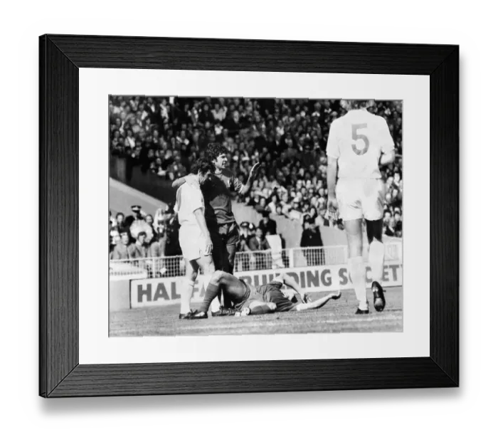 Framed Print : FA Charity Shield match at Wembley Stadium. Liverpool 1 v Leeds United 1 Framed Print : FA Charity Shield match at Wembley Stadium. Liverpool 1 v Leeds United 1