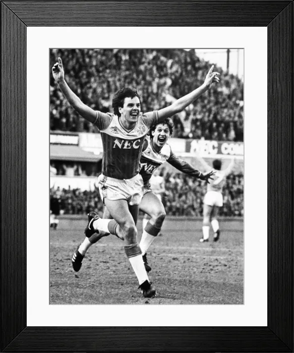 Framed Print : English League Division One match at Goodison Park. Everton 2 v Aston Villa 0 Framed Print : English League Division One match at Goodison Park. Everton 2 v Aston Villa 0
