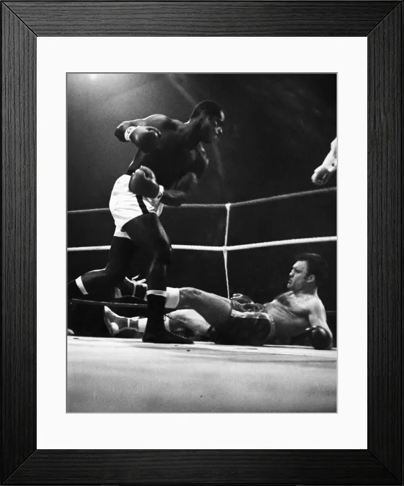 Framed Print : Heavyweight bout between Jim Fletcher and Brian London at Liverpool Stadium, Merseyside Framed Print : Heavyweight bout between Jim Fletcher and Brian London at Liverpool Stadium, Merseyside