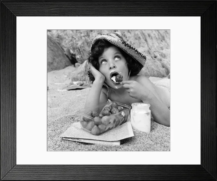 Framed Print : It was heavenly enough on the warm sands at Thurleston, Devon, without this treat Framed Print : It was heavenly enough on the warm sands at Thurleston, Devon, without this treat