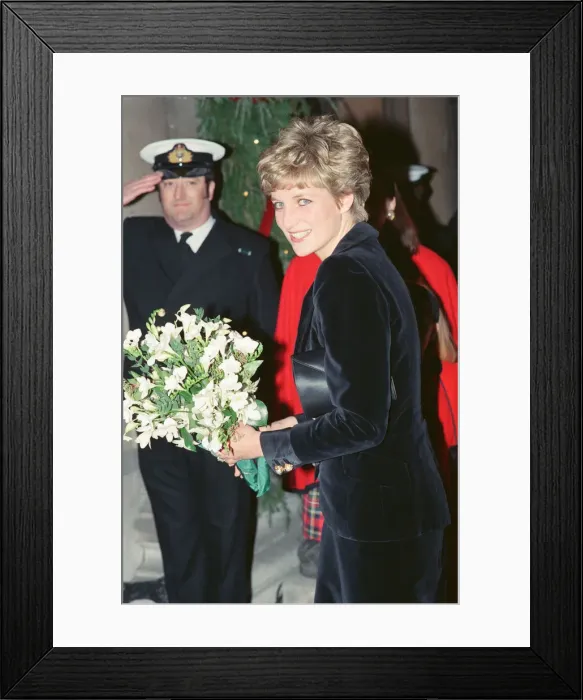 Framed Print : HRH The Princess of Wales, Princess Diana, arrives for the annual Barnados Childrens Charity Christmas Party Framed Print : HRH The Princess of Wales, Princess Diana, arrives for the annual Barnados Childrens Charity Christmas Party
