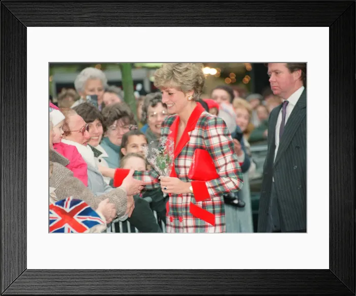 Framed Print : HRH The Princess of Wales, Princess Diana, visits Didsbury Framed Print : HRH The Princess of Wales, Princess Diana, visits Didsbury