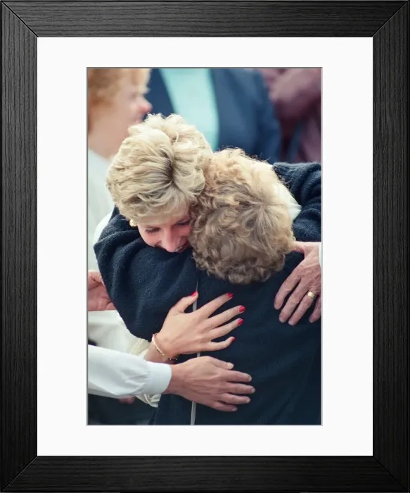 Framed Print : HRH The Princess of Wales, Princess Diana, visits the thermal clothing expert company Framed Print : HRH The Princess of Wales, Princess Diana, visits the thermal clothing expert company