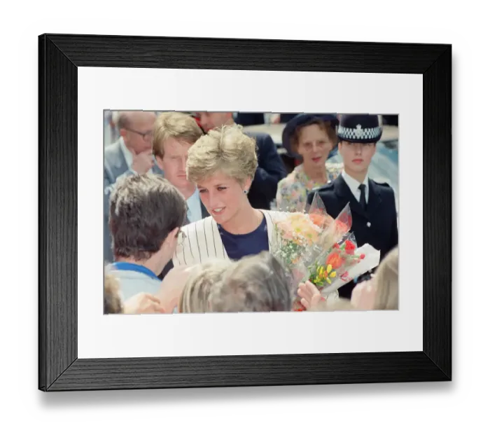 Framed Print : HRH The Princess of Wales, Princess Diana, on a walkabout in Sheffield and Rotherham Framed Print : HRH The Princess of Wales, Princess Diana, on a walkabout in Sheffield and Rotherham