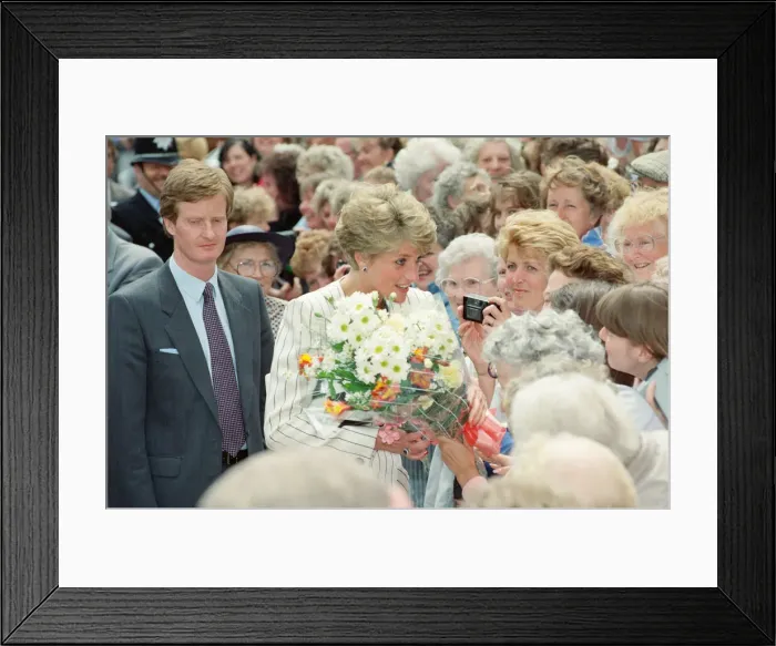 Framed Print : HRH The Princess of Wales, Princess Diana, on a walkabout in Sheffield and Rotherham Framed Print : HRH The Princess of Wales, Princess Diana, on a walkabout in Sheffield and Rotherham