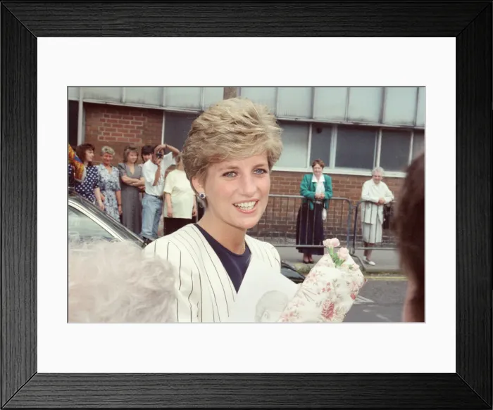 Framed Print : HRH The Princess of Wales, Princess Diana, on a walkabout in Sheffield and Rotherham Framed Print : HRH The Princess of Wales, Princess Diana, on a walkabout in Sheffield and Rotherham