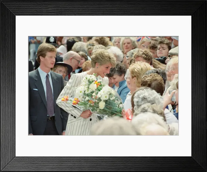 Framed Print : HRH The Princess of Wales, Princess Diana, on a walkabout in Sheffield and Rotherham Framed Print : HRH The Princess of Wales, Princess Diana, on a walkabout in Sheffield and Rotherham