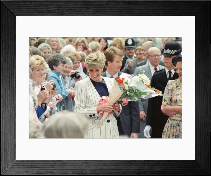 Framed Print : HRH The Princess of Wales, Princess Diana, on a walkabout in Sheffield and Rotherham Framed Print : HRH The Princess of Wales, Princess Diana, on a walkabout in Sheffield and Rotherham
