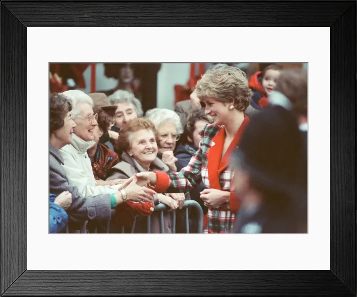 Framed Print : HRH The Princess of Wales, Princess Diana, visits Didsbury Framed Print : HRH The Princess of Wales, Princess Diana, visits Didsbury