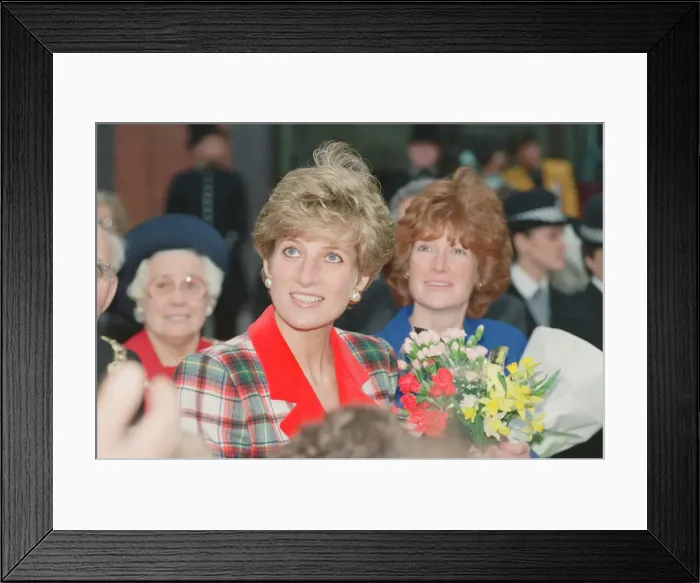Framed Print : HRH The Princess of Wales, Princess Diana, visits Didsbury Framed Print : HRH The Princess of Wales, Princess Diana, visits Didsbury
