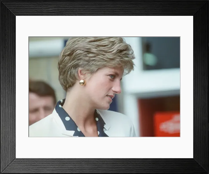 Framed Print : HRH The Princess of Wales, Princess Diana, visits the thermal clothing expert company