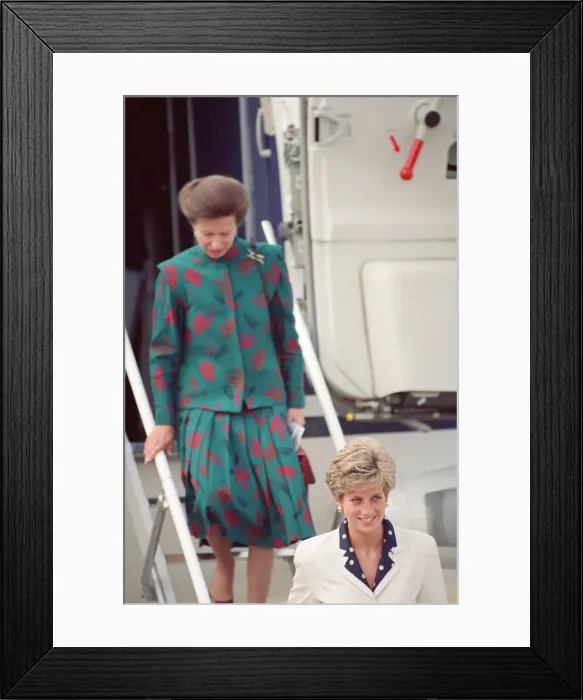 Framed Print : HRH The Princess of Wales, Princess Diana, visits the thermal clothing expert company Framed Print : HRH The Princess of Wales, Princess Diana, visits the thermal clothing expert company